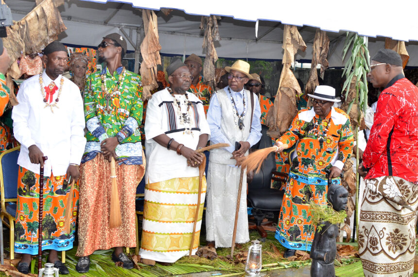 Les « Bambombog » gardiens des traditions : piliers de l’identité et du changement sociétal