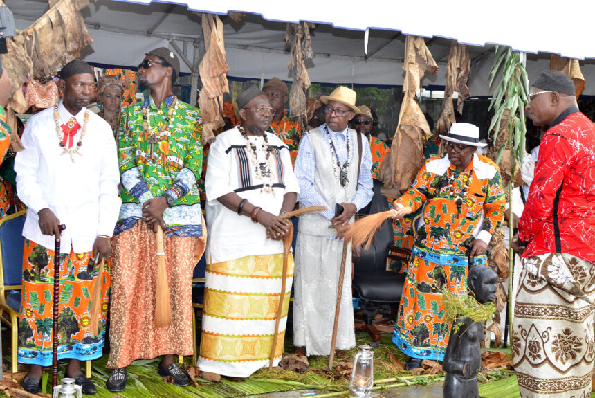 Les « Bambombog » gardiens des traditions : piliers de l’identité et du changement sociétal